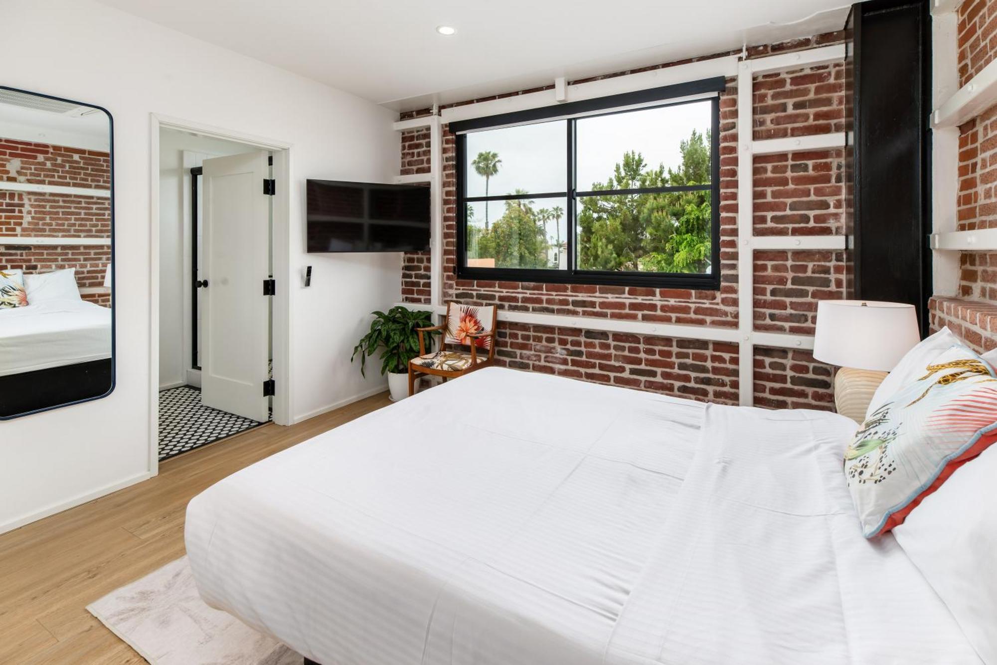 The Brick Boutique 3*